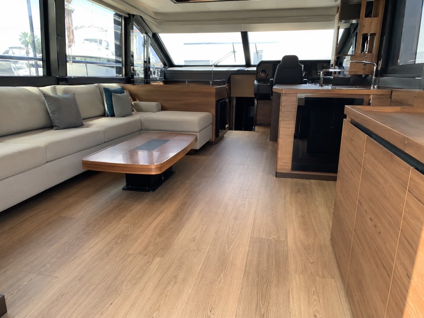 Agencement intérieur réalisé par Consultants du Sud — Agencement et revêtement de sol - Côte d'Azur